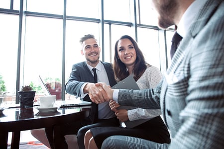 Implementa una estrategia de customer success para más clientes satisfechos